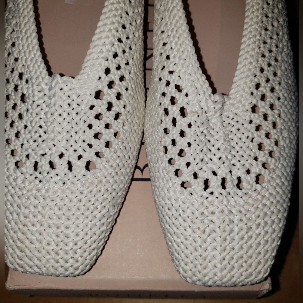 NWT.  Brunella by Joy & Peace white Leather basketweave made in Spain US 10